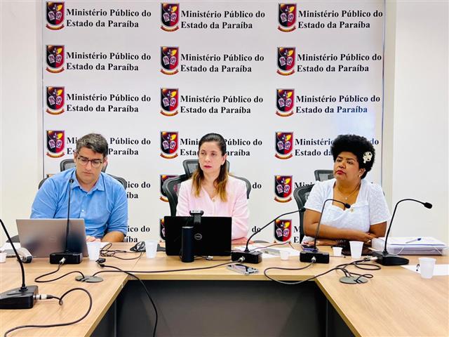 Jô Oliveira acompanha reunião entre MP e diretores de hospitais para prevenir greve na saúde em CG